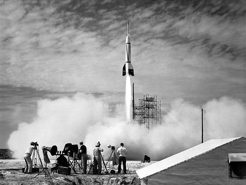 Schwarzweißbild des Raketenstarts von Bumper 2