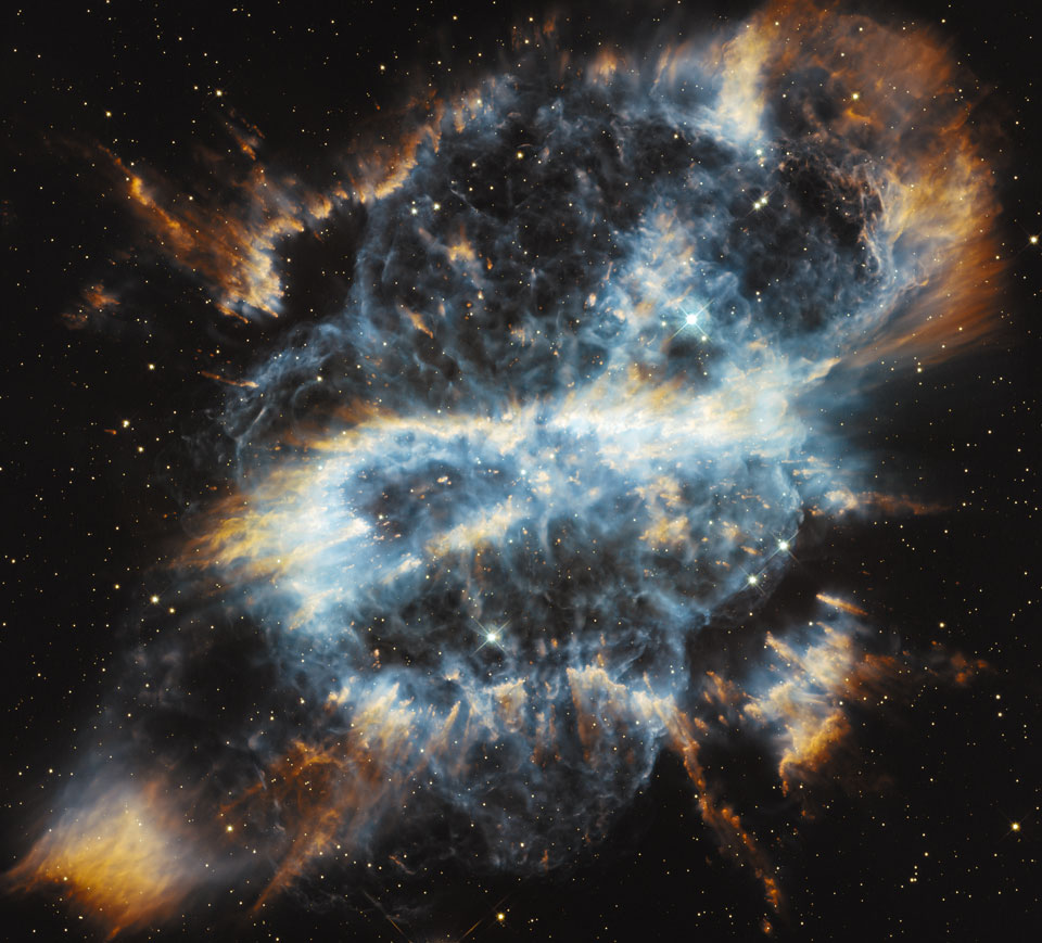 Der planetarische Nebel NGC 5189 im Sternbild Fliege (Musca) ist sehr komplex. Vermutlich entstand er aus einem Doppelsternsystem.