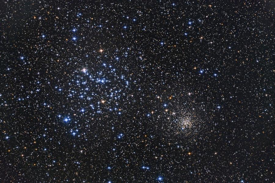 Links oben befindet sich der offene Sternhaufen M35 mit vielen blauen Sternen. Rechts darunter ist der kompaktere, weiter entfernte und ältere Sternhaufen NGC 2158, beide befinden sich im Sternbild Zwillinge.