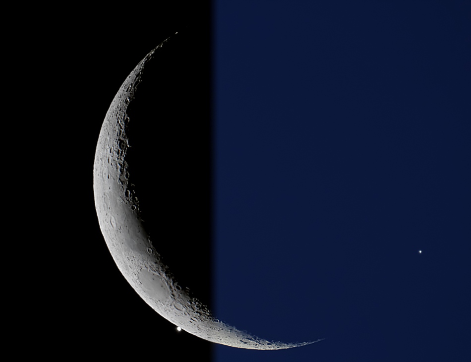 Das Bild wurde aus zwei Aufnahmen zusammengesetzt. Das linke Bild zeigt, wie die Venus in der Abenddämmerung hinter dem Mondrand verschwindet. Rechts taucht sie in der Dunkelheit am linken Mondrand wieder auf.