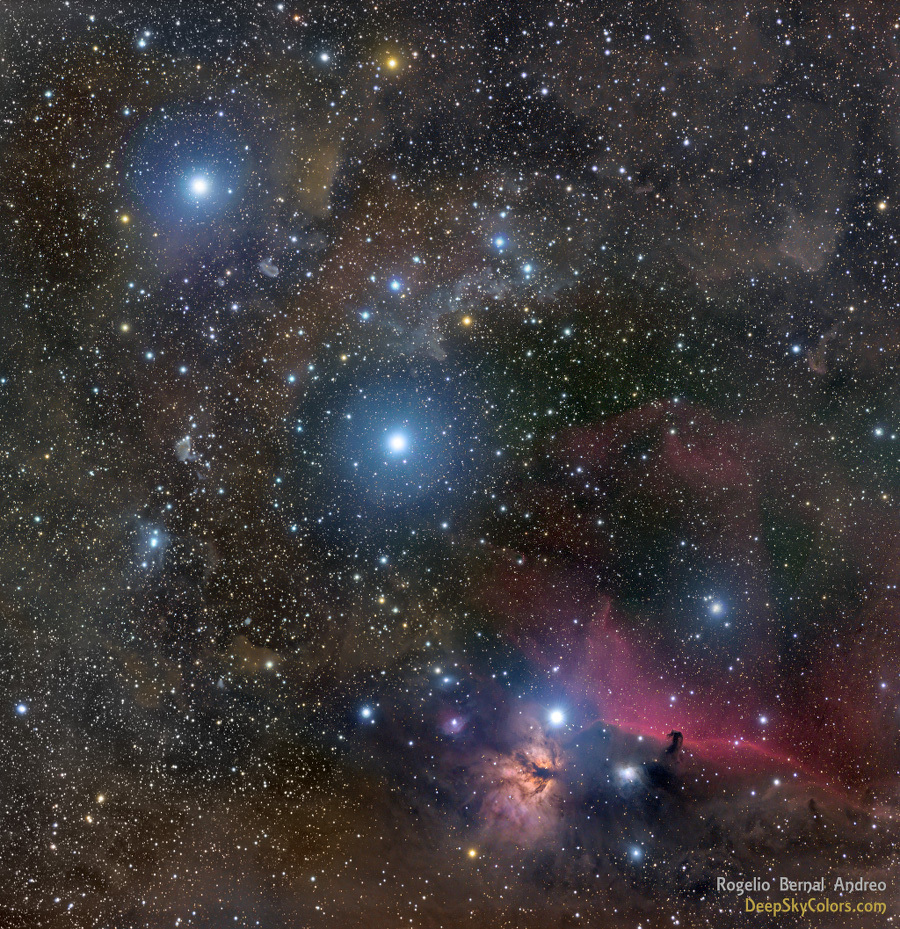Die drei hellen Gürtelsterne des Orion verlaufen diagonal durchs Bild. Es sind Alnitak, Alnilam und Mintaka. Rechts unten sind der Pferdekopfnebel und der Flammennebel bei Alnitak.