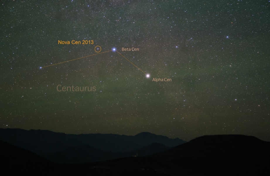 Links neben dem Stern Beta Centauri im Sternbild Zentaur leuchtet ein neuer heller Stern, die Nova Cen 2013.