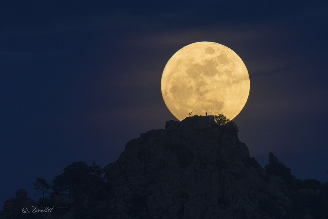 Der mythische Mann im Mond - sichtbar gemacht durch Rollover-Effekt, fotografiert in Cadalso de los Vidrios in Spanien.